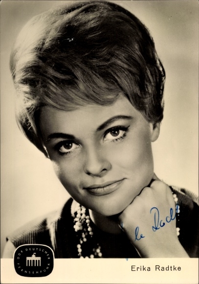 Postcard moderator Erika Radtke, GDR German television broadcasting, portrait, autograph