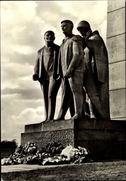 Sachsenhausen Oranienburg National Memorial, monument with three sculptures, G...