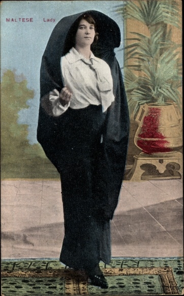 Postcard Malta, Maltese lady, woman in folk costume