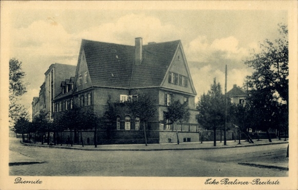 Postcard Halle an der Saale, corner of Berliner Reciteste, house view, row of trees