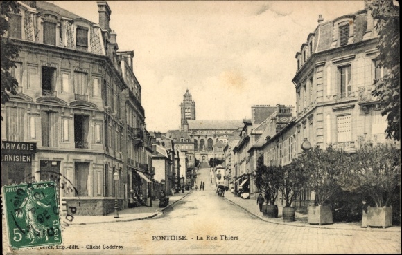 Ak Pontoise Val d'Oise,  La Rue Thiers, Städtische Architektur, Straßenansicht