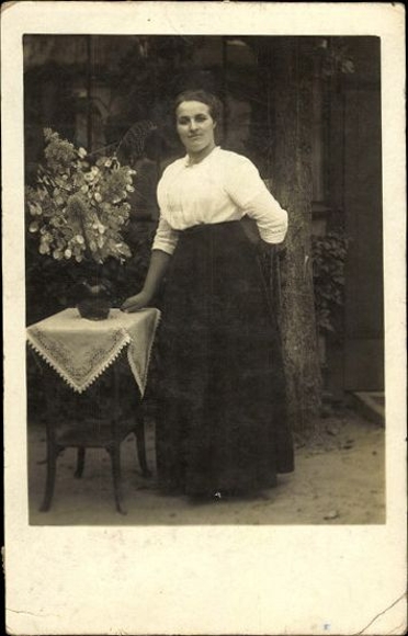 10 alte AK Frauen Portraits, verschiedene Ansichten