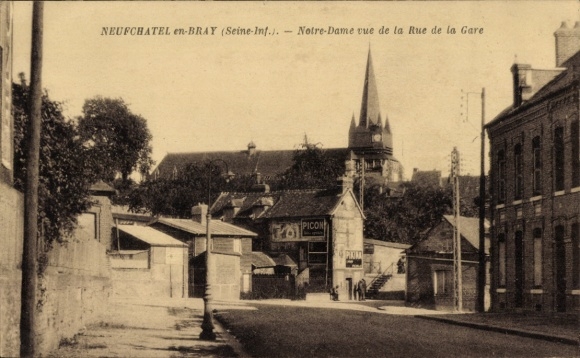 Ak Neufchâtel en Bray Seine Maritime, Notre-Dame aan de Rue de la Gare