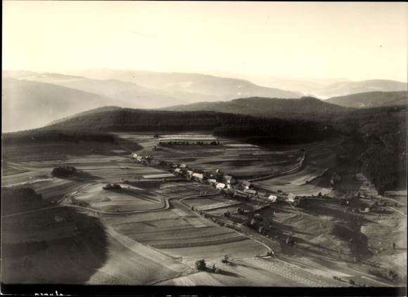 Ak Schönenbach Furtwangen im Schwarzwald, Blick auf das Dorf Schönenbach im Schwarzwald.