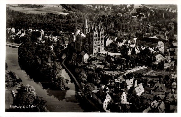 Ak Limburg an der Lahn in Hessen, Blick auf den Limburger Dom u. Altstadt, Vogelperspektive