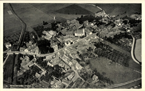 Ak Westerode Duderstadt im Eichsfeld, Luftaufnahme von  Kirche, ländliche Umgebung