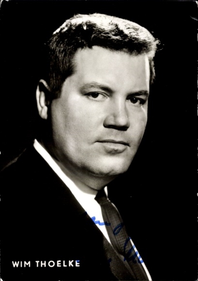 Postcard presenter Wim Thoelke, portrait, autograph