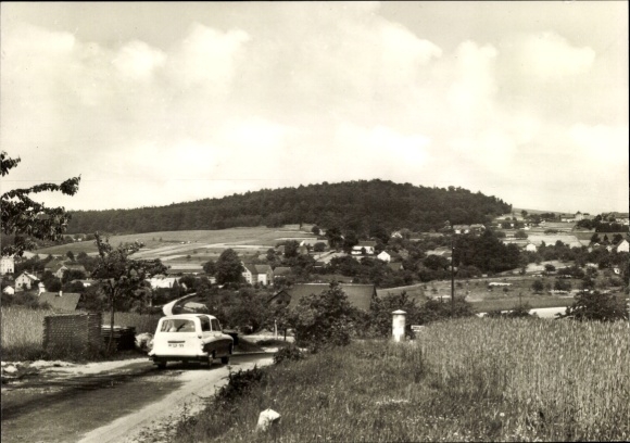 Ak Gickelsberg Ohorn in Saksen, prachtig landschap, chauffeur in auto, velden, heuvels, wolken