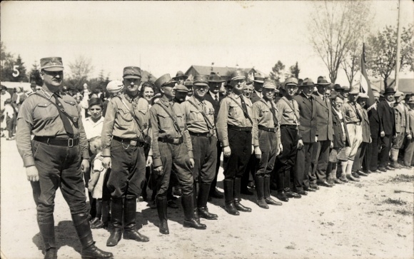 Fotokaart Unterhaching in Opper-Beieren, SA-mannen in de rij, bezoek van minister A. Wagner, 1933