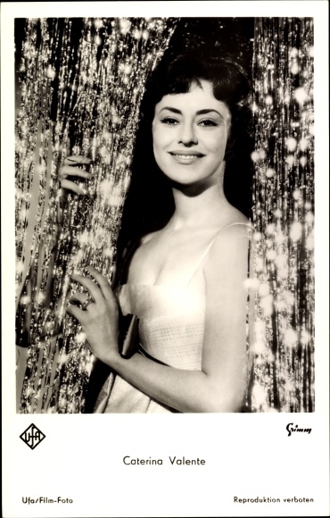 Postcard actress Caterina Valente, portrait