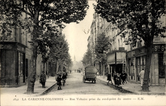CPA La Garenne Colombes Hauts de Seine, Rue Voltaire
