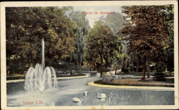 Ak Lahr im Schwarzwald Baden, Stadtpark, Brunnen, Schwäne, Bäume, Weg