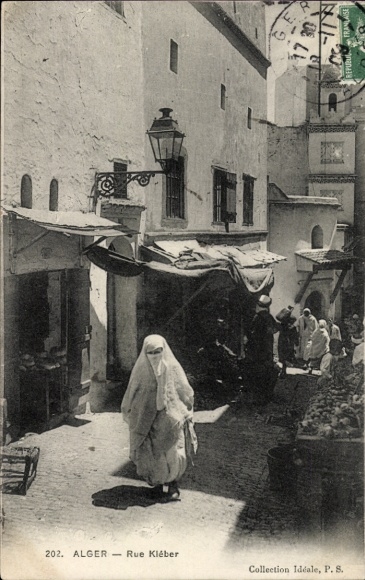 Ak Algier Alger Algerien,  Rue Kléber, Straßenszene, Frauen in traditioneller Kleidung