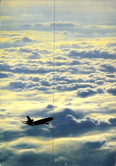 Ak Passagierflugzeug der Lufthansa im Flug über den Wolken