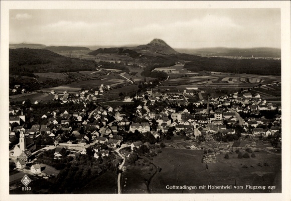 Ak Gottmadingen im Hegau, Luftaufnahme, Hohentwiel, Häuser, Landschaft