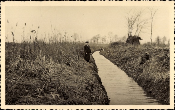 Foto Ak Bleddin Kemberg in der Dübener Heide, Kanal, Wiese, Sumpf