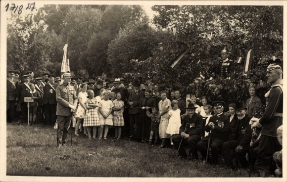 Photo Postcard Dedeleben Huy in the Harz, 60th anniversary of the war 17.8.1927, veterans, children