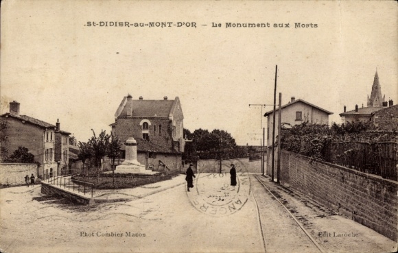 Ak Saint Didier au Mont d'Or Rhône, Le Monument aux Morts