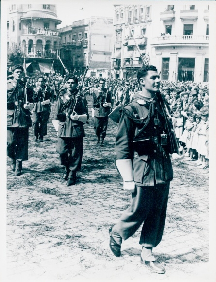 Photo film scene Barcelona, soldiers, parade, documentary, FRG 1952, Jordan J. von Boyadjieff