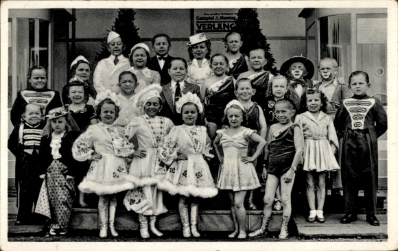 Postcard CH Schäfer's Circus City Liliput, costumes, group photo