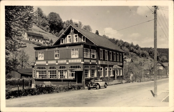 KP Katzhütte w Schwarzatal Turyngii, budynek restauracji, krajobraz wiejski, kultura starych samochodów