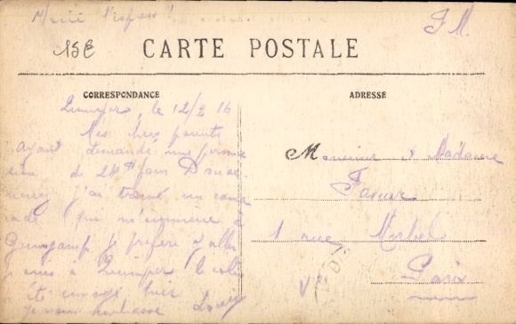 Postcard Quimper Finistère, La Rue Royale, old stone houses, church in the background, people on the S