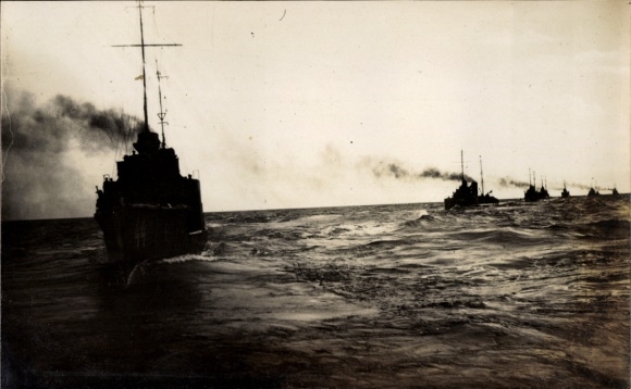 Foto Ak Deutsche Kriegsschiffe der Reichsmarine im Geschwader