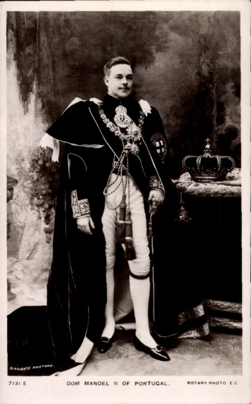 Postcard Dom Manoel II of Portugal, King Manuel II of Portugal, robe