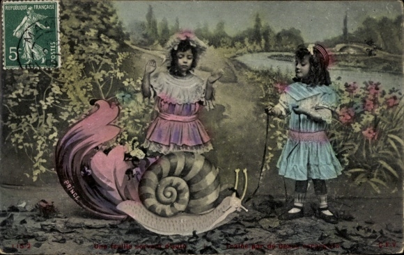 Postcard Two Girls, Snail, Flowers