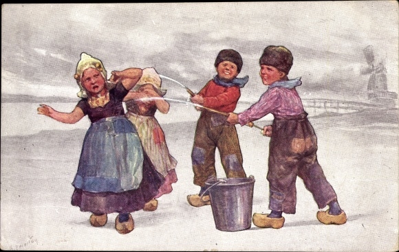 Künstler Ak Feiertag, Karl, Jungen bespritzen Mädchen mit Wasser, Tracht