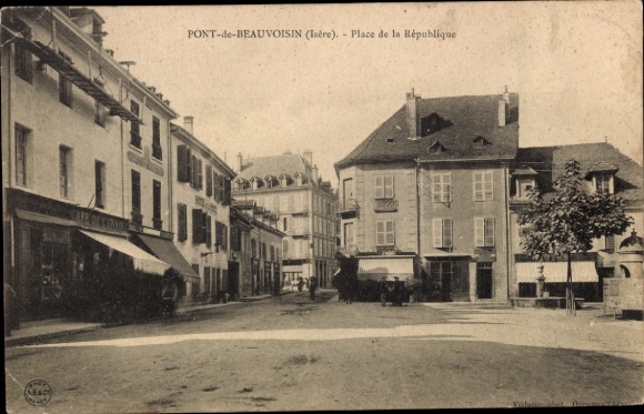 CPA Pont de Beauvoisin Isère, Place de la République