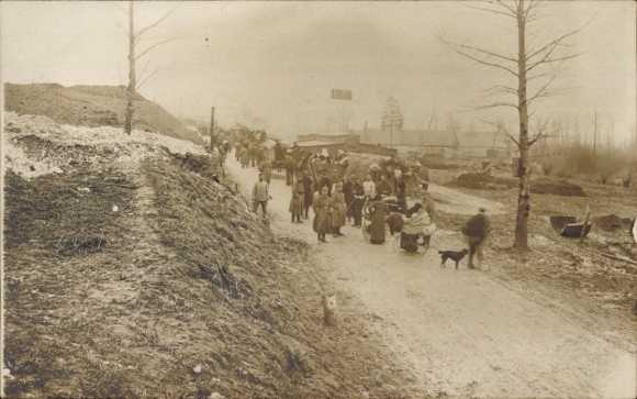 Photo Postcard French residents are brought back, German soldiers, I WK