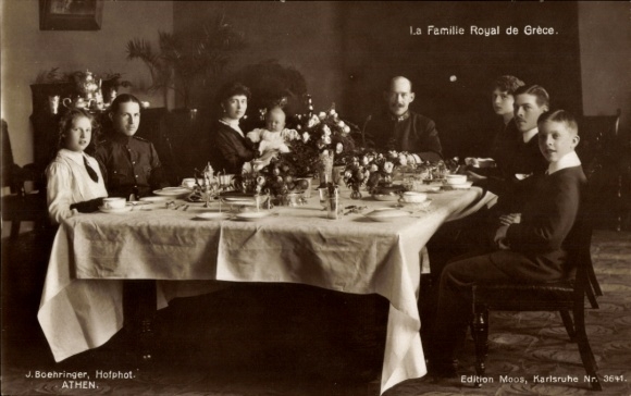 Postcard Greek Royal Family, Constantine I with family at the table