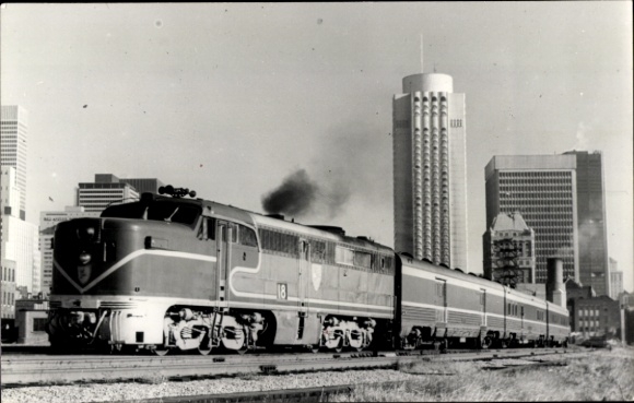 Foto Ak Fotograf Carl Bellingrodt, Deutsche Eisenbahn, Lokomotive, Hochhäuser