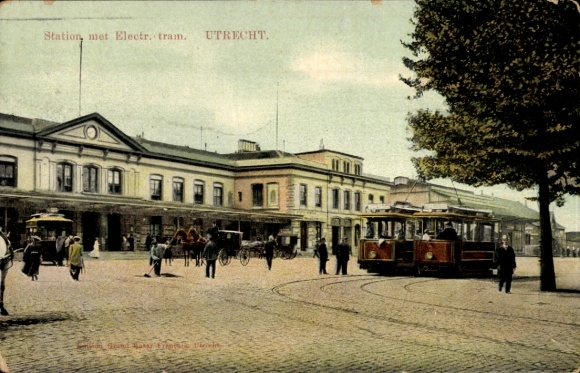 Postcard Utrecht Netherlands, train station with electric tram