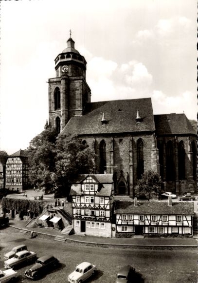 Postcard Homberg (Kassel district) on the Efze Hesse, St. Mary's Church, half-timbered houses, cars