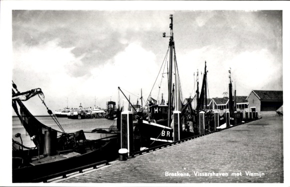KP Breskens Sluis Zeeland Holandia, widok na port, łodzie rybackie, napis BRI, Vissershave