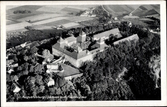 Ak Augustusburg im Erzgebirge, Fliegeraufnahme, Schloss