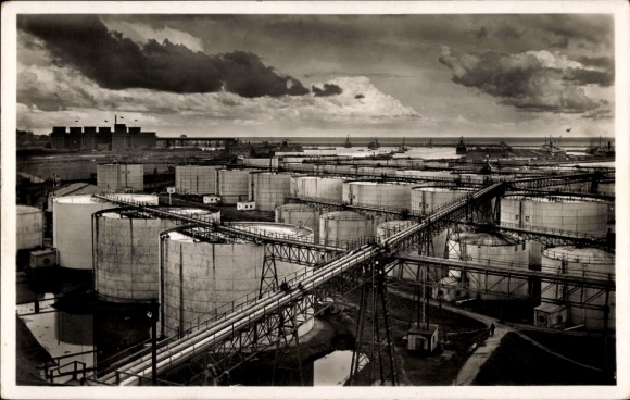 Postcard Constanța Konstanza Romania, View in the port, Port, Oil silos