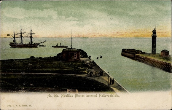 Postcard Hellevoetsluis Südholland, Hr. Ms. Nautilus Entering, Leuchtturm