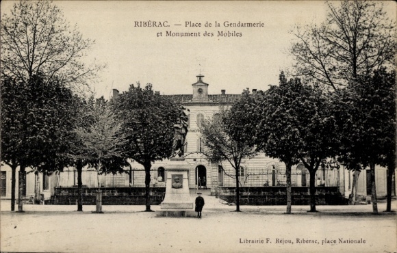 PC Riberac Dordogne, Place de la Gendarmerie, Monument des Mobiles