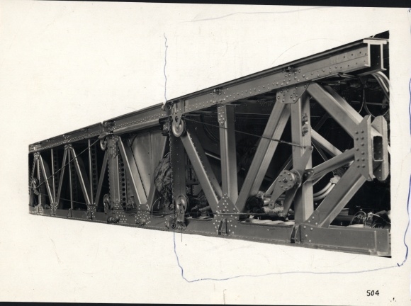 Photo aircraft, wheel drive
