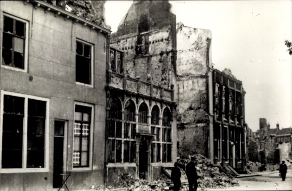 PC Middelburg Zeeland Netherlands, war damage, WWII, Dwarskade met Steenrots