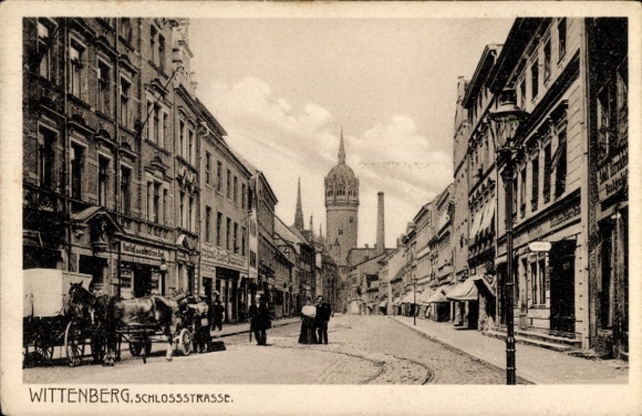 Postcard Lutherstadt Wittenberg in Saxony-Anhalt, party on the Schlossstraße, horse-drawn carriage
