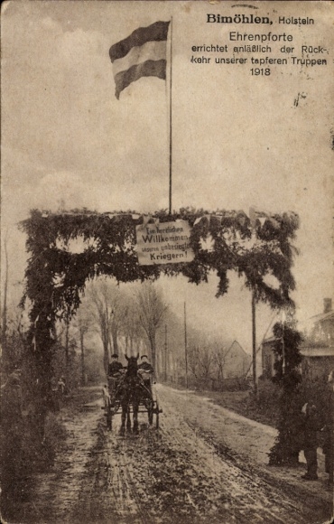 Ak Bimöhlen in Holstein, Ehrenpforte, Rückkehr der tapferen Truppen 1918
