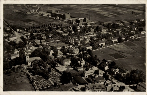 Ak Oppach in Oberlausitz, luchtfoto van opvallende fabriek, landelijke omgeving