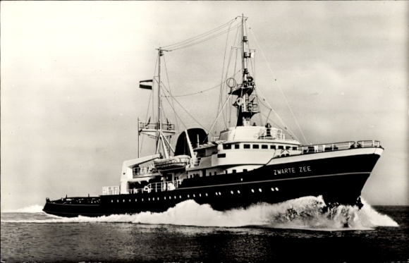 Postcard tug Zwarte Zee at full speed, L. Smit. and Co., Mobiloil NV Rotterdam