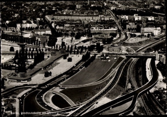 Ak Berlin Charlottenburg, Fliegeraufnahme, Stadtautobahn am Messegelände, Funkturm
