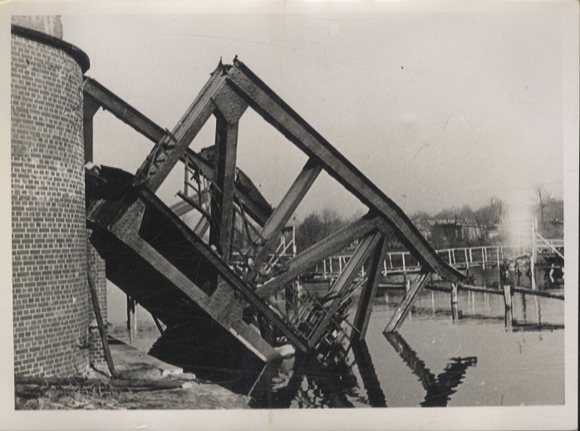 Original Foto Berlin Reinickendorf, zerstörte Tegeler Brücke, um 1945/46,  ca. 12x17 cm