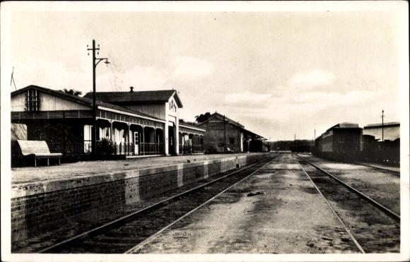 Postcard Port Francqui Belgian Congo Zaire, railway station, track side